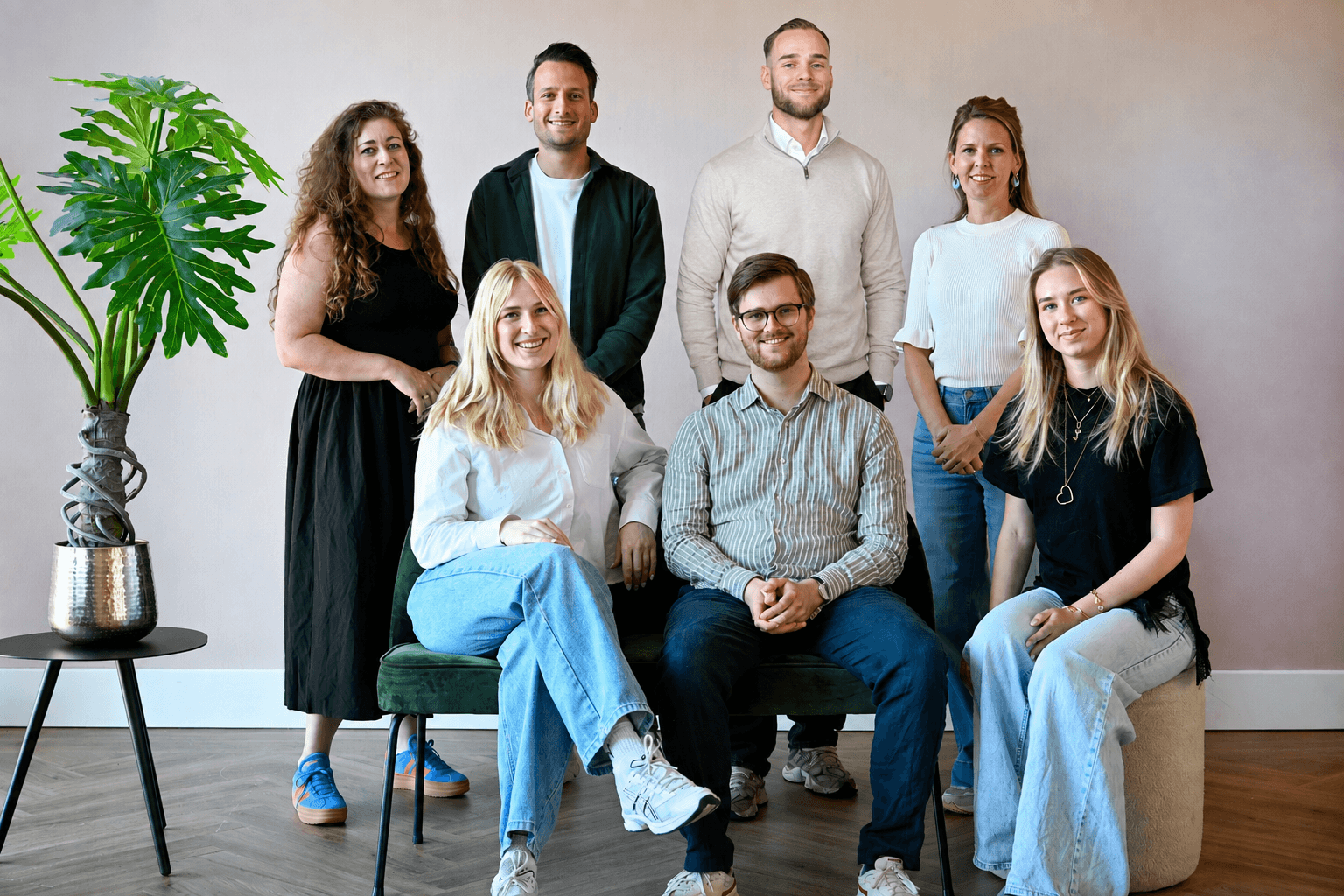 Het LeadBot-team op een vakbeurs bij de eigen stand