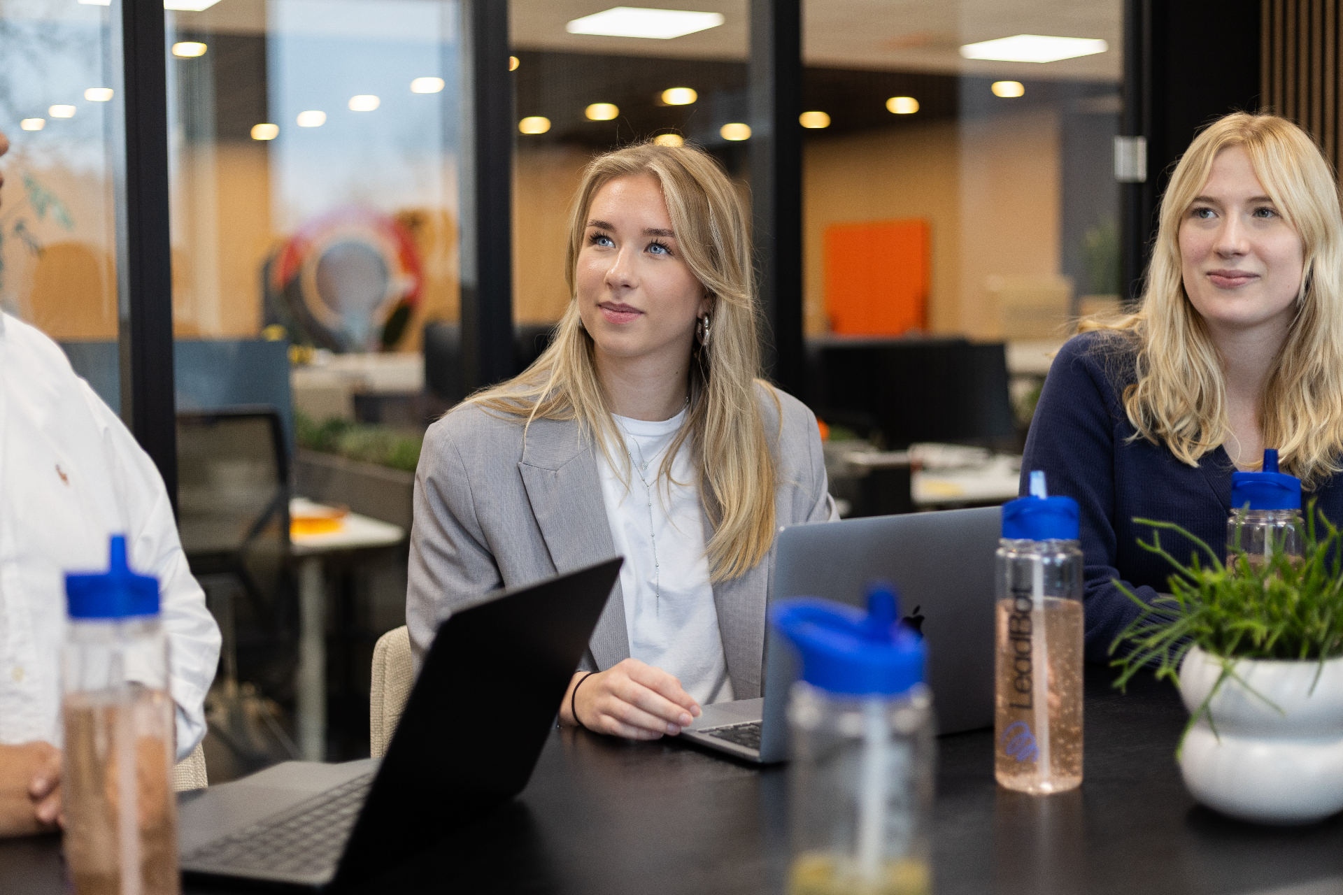 PLACEHOLDER-b2b-vacatures — team in overleg